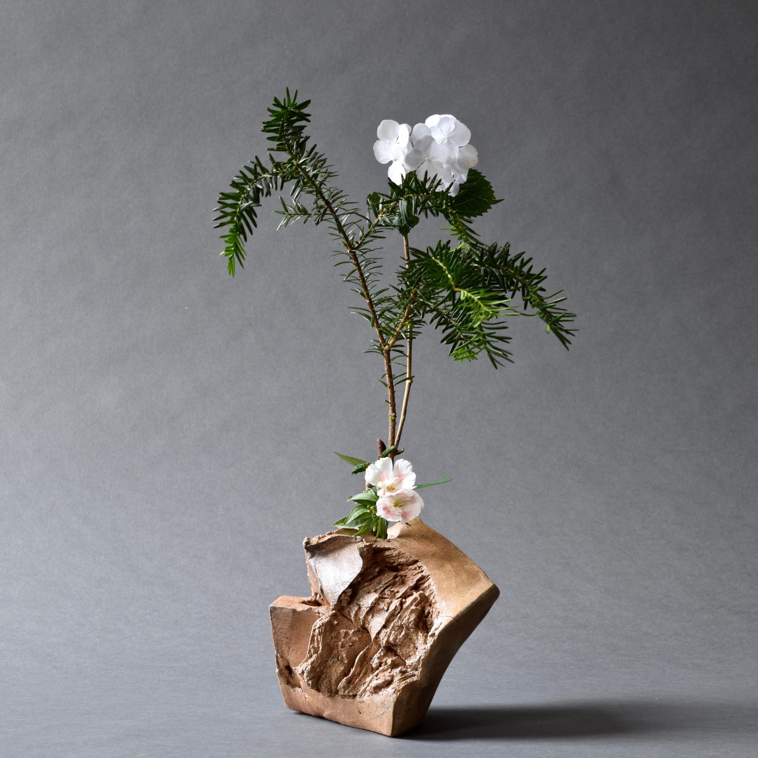 Vessel by Akira Satake, arrangement by Emiko Suzuki