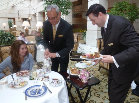 Edwin Vargas and Lino Rodrigues serving tea to Hillary Leeb