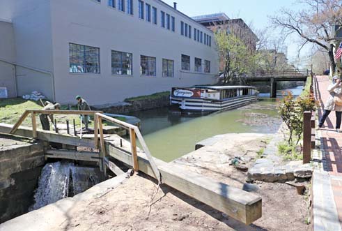 The rehabilitated locks will allow boats to resume using the canal.