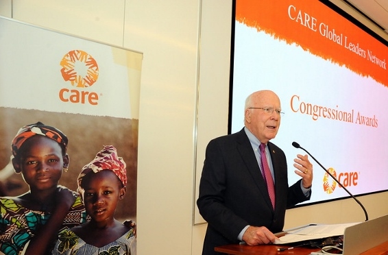 Sen. Patrick Leahy accepts award