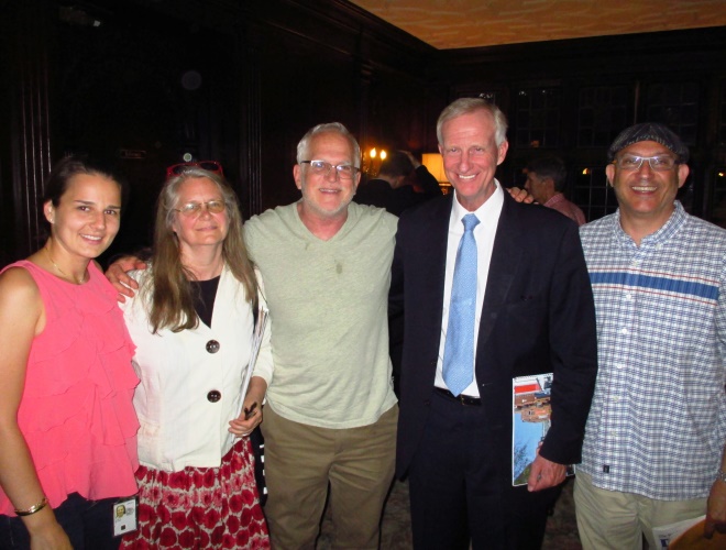 Evans, with  Allison Fitzmmons (left), Robin Diener, Barry Karas and José Labarca