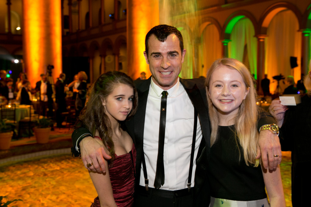 Justin Theroux with students