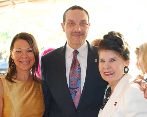 Gala co-chair Linda Mercado Greene (left), Mayor Gray, and honorary co-chair Judith Terra