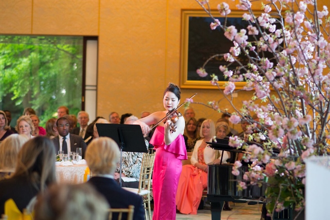 Performance by violinist Mayuko Kamio