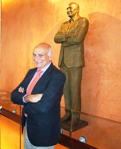 Michael Kahn and statue