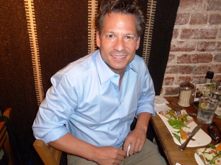 Richard Engel in Le Pain Quotdidien