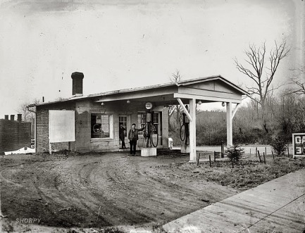 1910 view of Wisconsin Avenue and Q Street