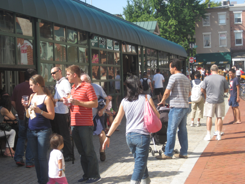 Dean &amp; Deluca is deluged after Irene as Washingtonians and visitors enjoy the sunny Sunday