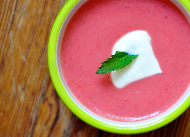 Soup aux Fraises et Rhubarbe (Strawberry Rhubarb Soup)