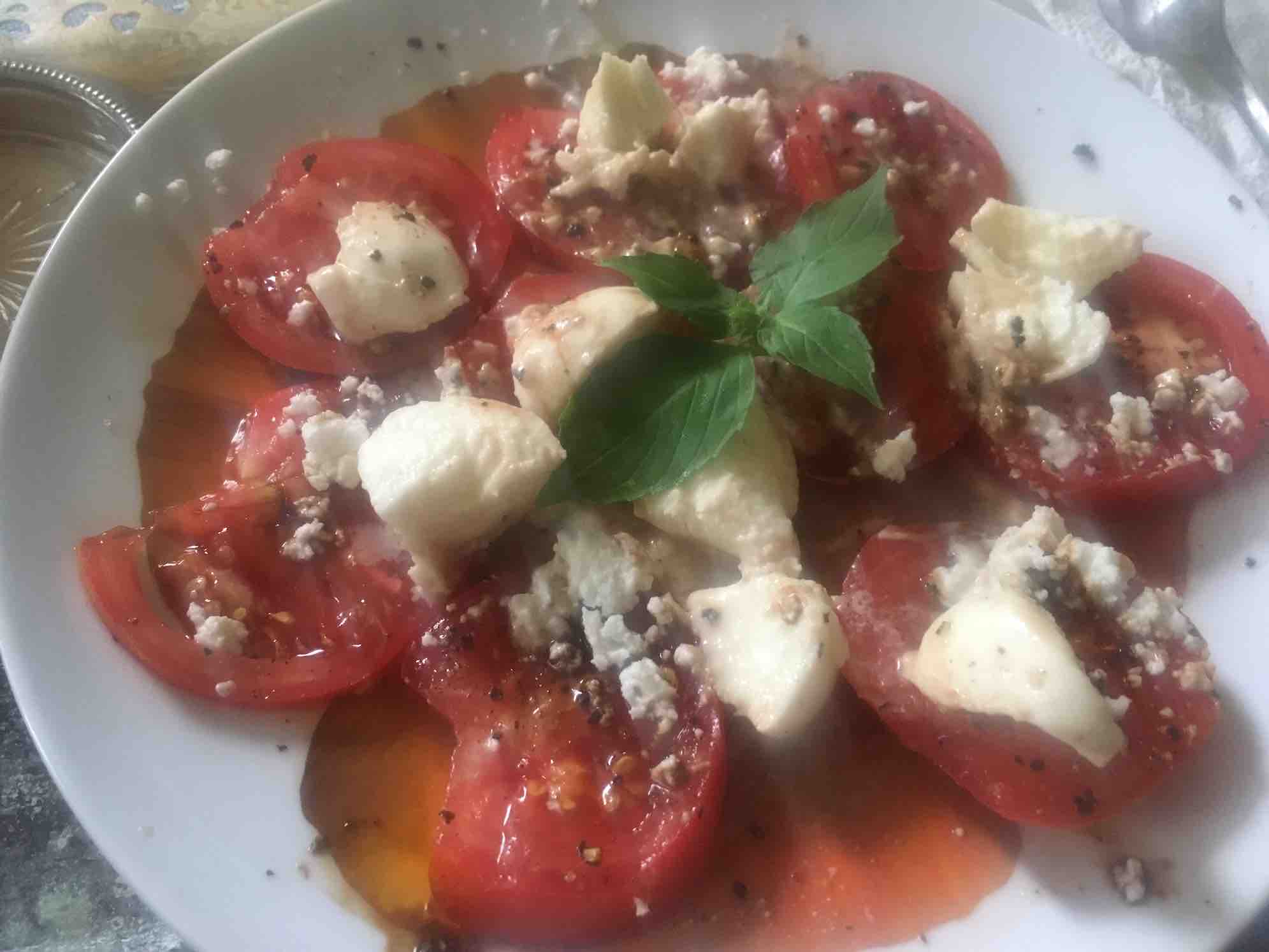 Caprese Salad: A Simple Summer Dish in 5 Minutes