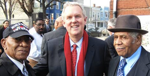 Councilmember Tommy Wells flanked by constituents