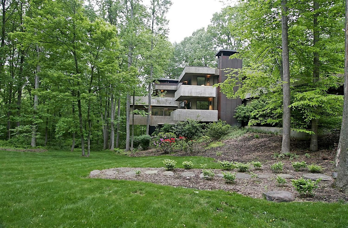 Wright-Neutra inspired home 