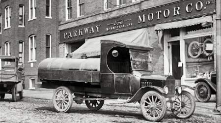 1000 Block of Wisconsin Avenue circa 1920