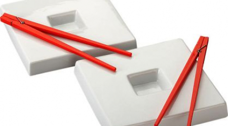 2-piece set. two red 9 chopsticks, two 7 sq. sushi plates