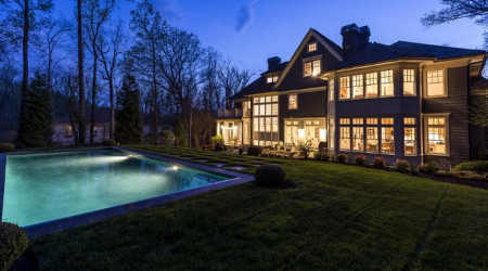 Spectacular house with backyard pool