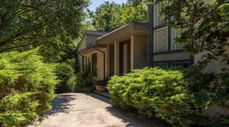 Woodley Park Home with Indoor Pool &amp; Wine Cellar