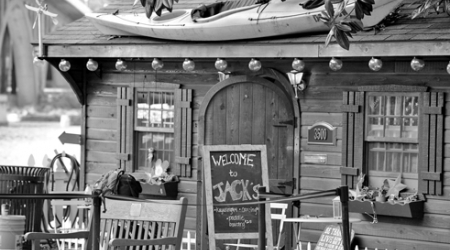 The Park Service has selected a Massachusetts company to take over Jack’s Boathouse, but the current operator is resisting.