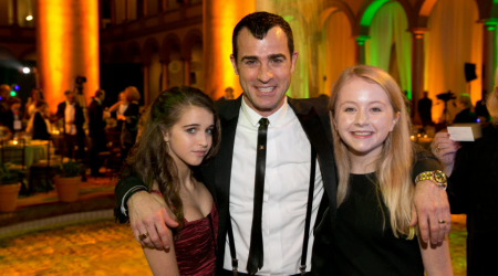 Justin Theroux with students