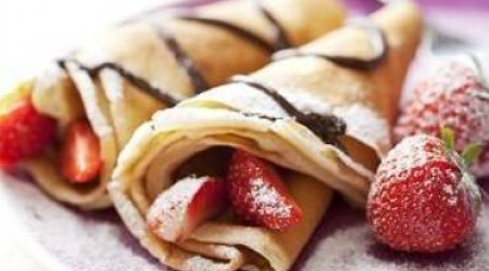 Nutella crepe with strawberries at Muncheez Mania