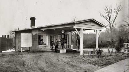 1910 view of Wisconsin Avenue and Q Street