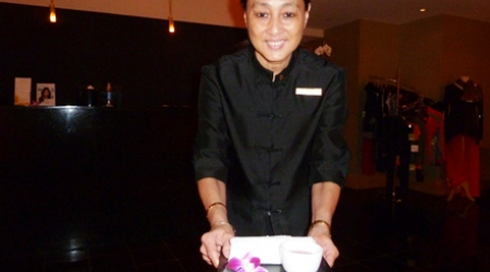 Kinh Ngu, spa concierge greets me with flowers and tea