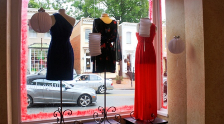 Fall window display at Georgetown Urban Chic